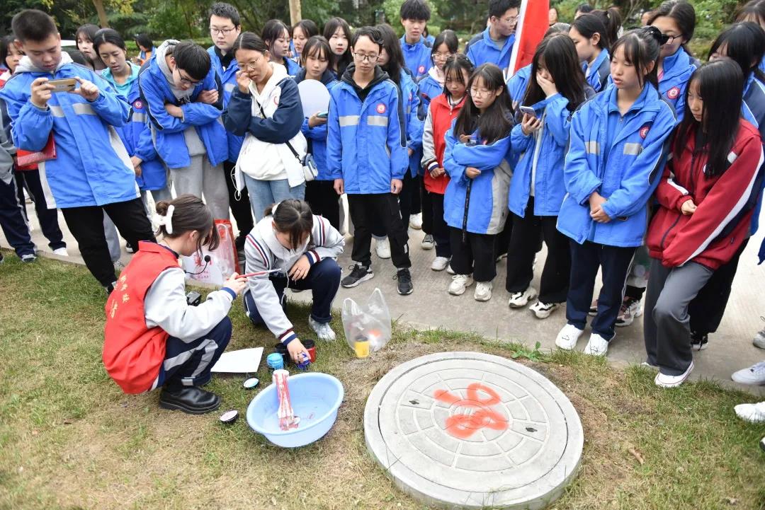 請(qǐng)黨放心，強(qiáng)國(guó)有我——我校舉辦井蓋涂鴉主題團(tuán)日活動(dòng)